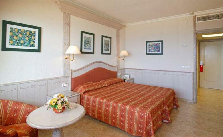 On Hotels Ocean Front (Only Adults)