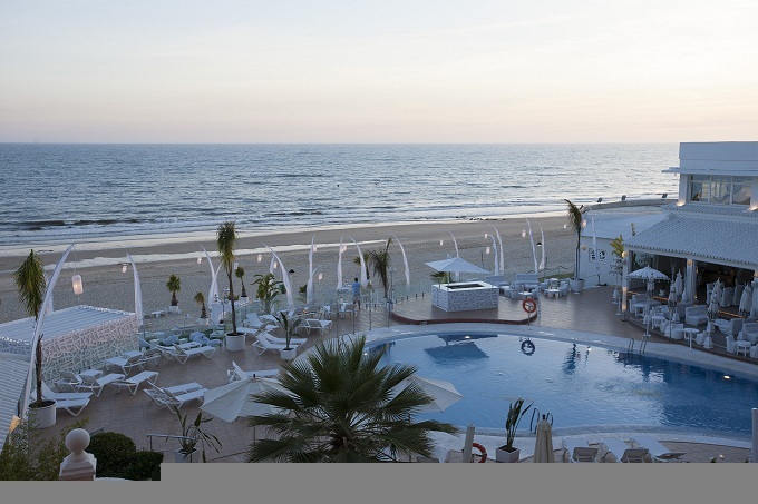 On Hotels Ocean Front (Only Adults)