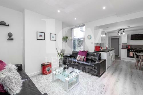Lush Apartment 5 Bedroom House - Wbr