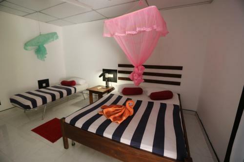 Eco Hotel Black & White - Anuradhapura