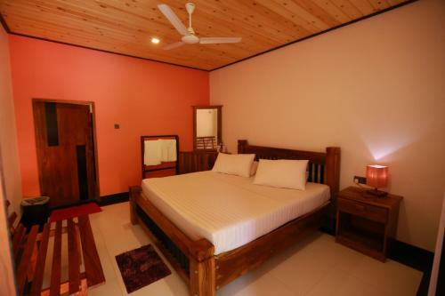 Eco Hotel Black & White - Anuradhapura