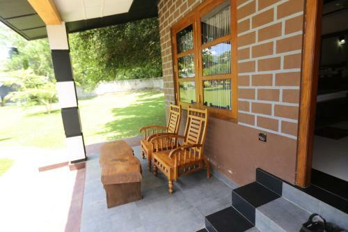 Eco Hotel Black & White - Anuradhapura
