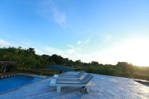 Eco Hotel Black & White - Anuradhapura