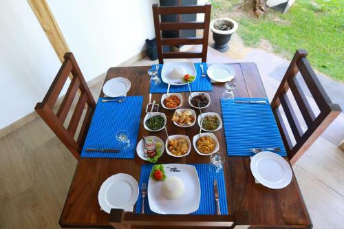 Eco Hotel Black & White - Anuradhapura