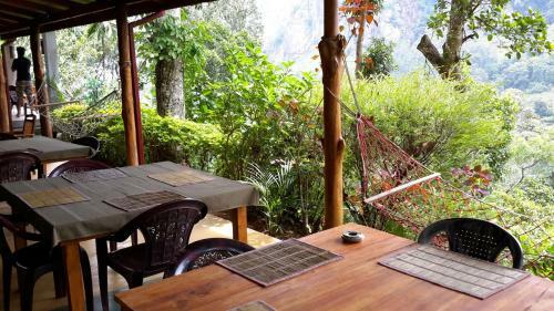 Bed & Breakfast Raveena Guest House