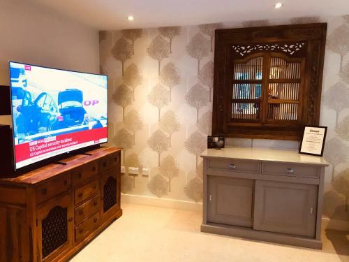 Aston Henry James Double Room At Riverside Location