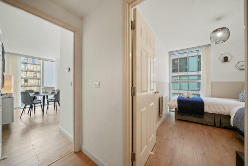 Apartamento Contemporary, Modern, 2-bed Apt, Prime Central Mk