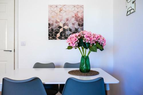 Executive Perivale Apartment By Crew Homes