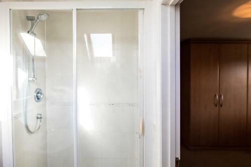 Executive Perivale Apartment By Crew Homes