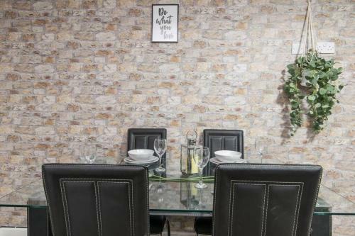 Luxury Hot Tub Apartment + 3 Double Bedrooms And Pool Table