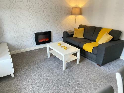 Paisley Central Apartment #2
