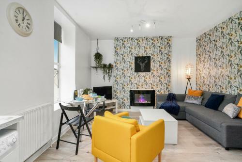 Fresh Contemporary Plymouth Apartment