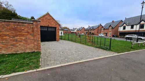 Luxury Converted 1 Bedroom Rugby, Near M1 And M6