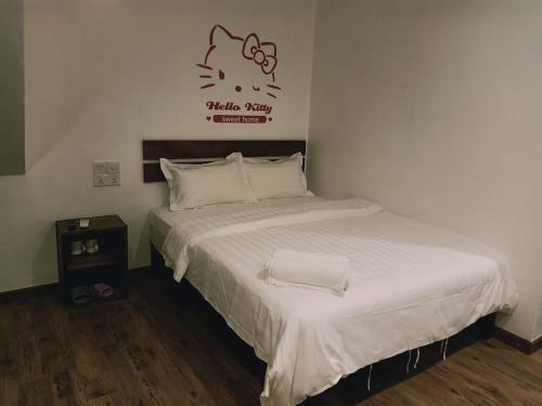 Cozy Riverside Hotel