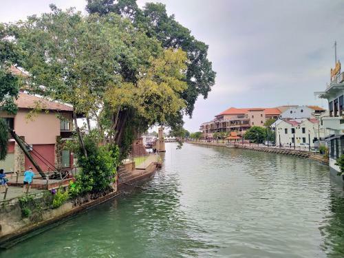 Hostal Alimama Guesthouse Melaka With Balcony
