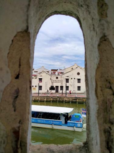 Hostal Alimama Guesthouse Melaka With Balcony