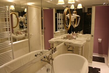 Hotel Chateau De Canisy