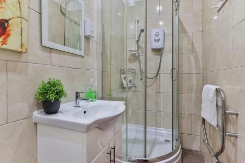 New Sleek Studio Apartment - Central Sheffield