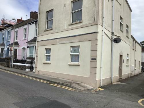 1 - Bed Ground Floor Apartment Tenby