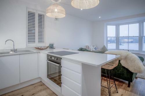 Azure - 2 Bedroom Apartment - Tenby