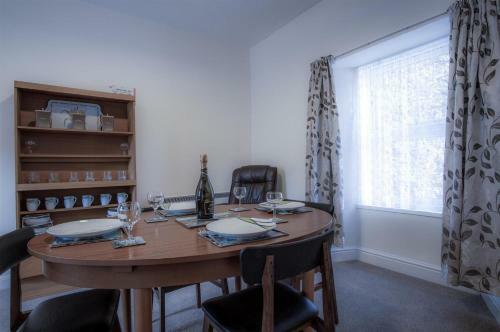 Dragons Den - 2 Bedroom Apartment - Tenby