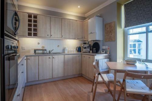 Judith's View - 3 Bedroom Apartment - Tenby
