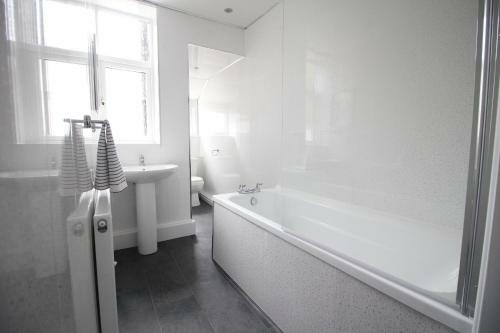Lawsons Cottage - Newly Refurbished - Superb Location - Thornton Cleveleys