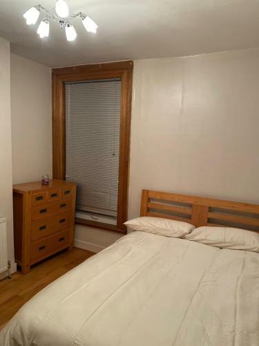 Lovely Spacious 1 Bedroom Apartment With Garden