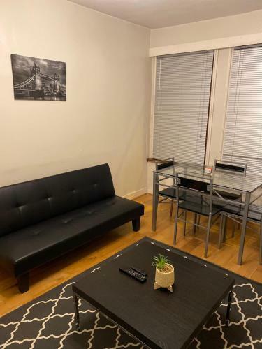 Lovely Spacious 1 Bedroom Apartment With Garden
