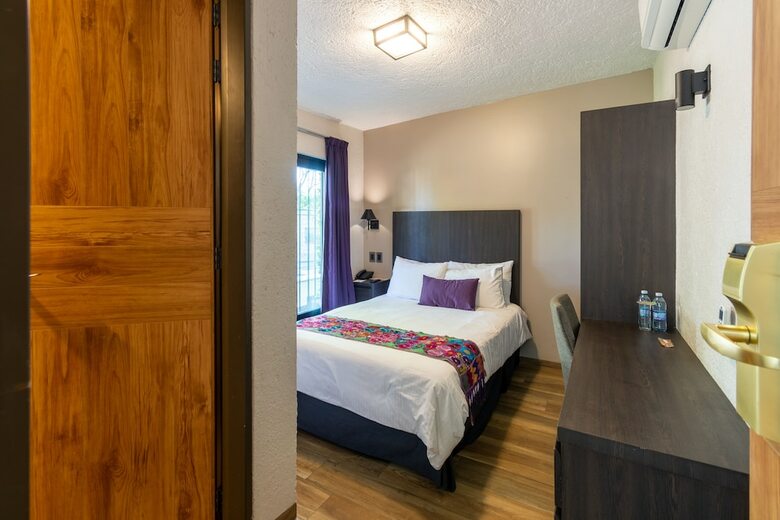 Hotel Flamingo Inn