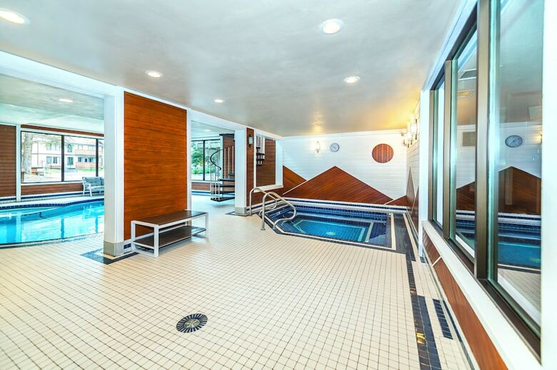 Hotel Charlton's Cedar Court