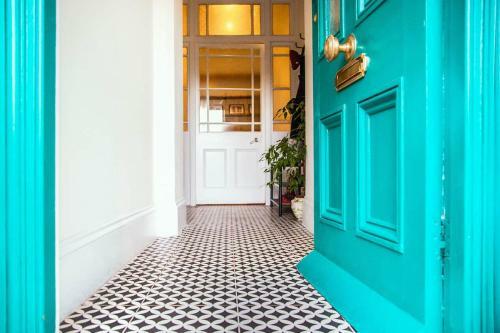Beautiful Victorian Seaside Apartment With Gardens