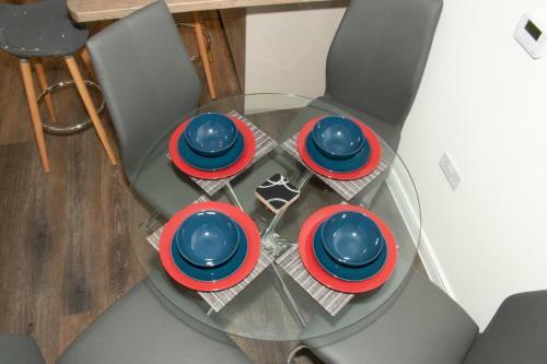 Beautiful 2 Bedroom Apartment! Ensuite! Lakeside