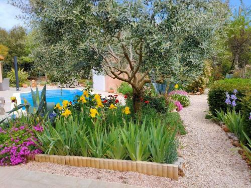 Hostal B&B Villa Les Tamaris