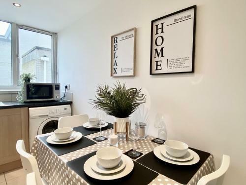 Entire Central Windsor Apartment With Free Parking!