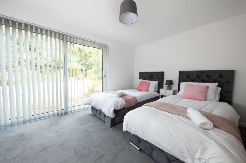 The Spinney - Perfect For Contractors, Large Groups & Families
