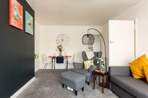 Apartamento Moydom Cosy Apt Sleeps 4 With Self Breakfast & Carpark