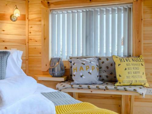 Honey Bee Retreat-uk36830