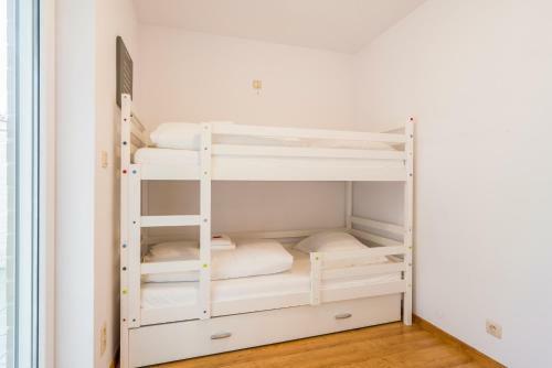 Spacious Apartment - Ground Floor Near Ostend Beach