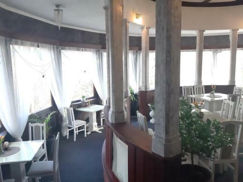 Hostal Penzion A Restaurace Belveder