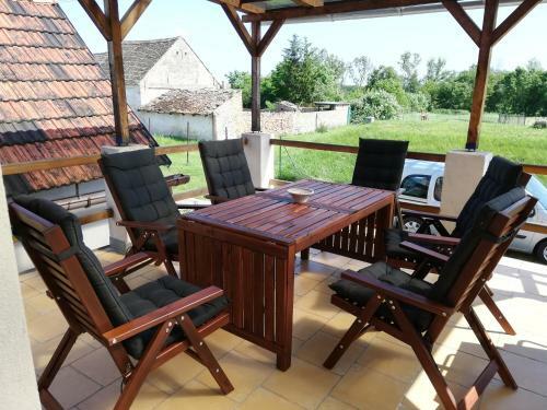 Apartm�n S Vinn�m Sklepem Four Grapes