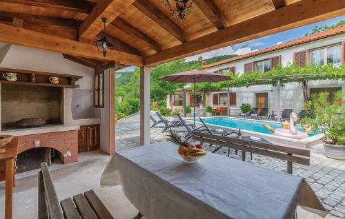 Villa Spacious Holiday Home With Private Pool In Brest Pod Uckom