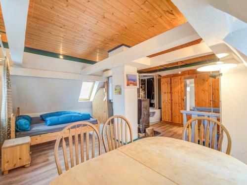 Cozy Apartment In Colmberg With A Garden