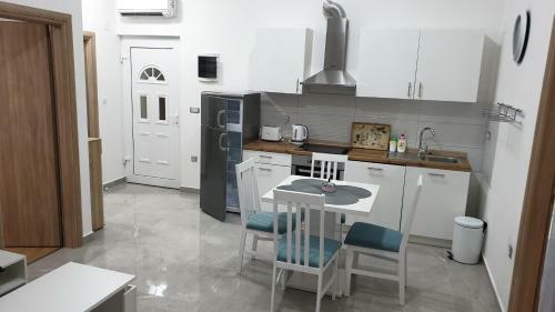 Hostal Korina Apartments Mandre