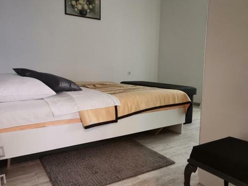 Apartments With A Parking Space Lopar, Rab - 17436