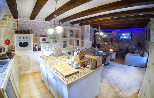 Villa Solar - Ethno Art Village Podcempres