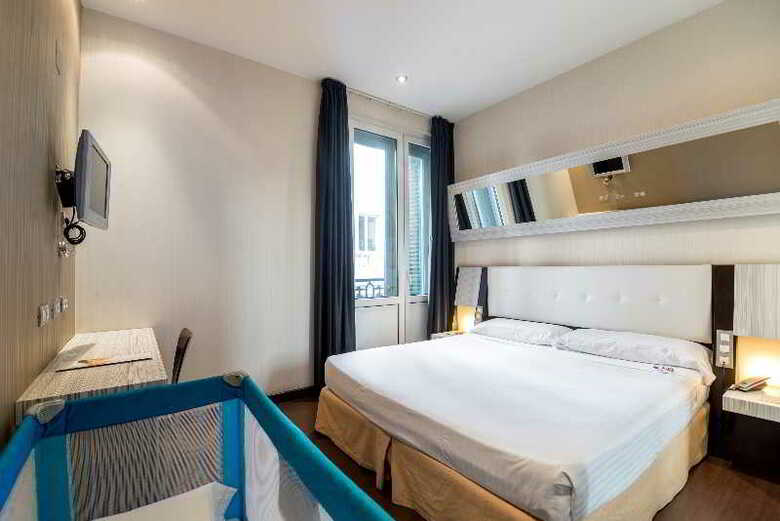 Hotel Petit Palace Triball