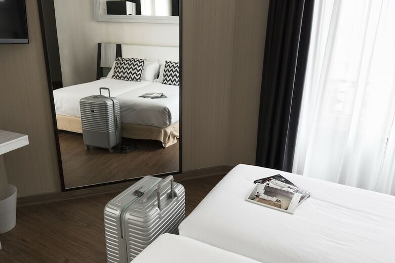 Hotel Petit Palace Triball