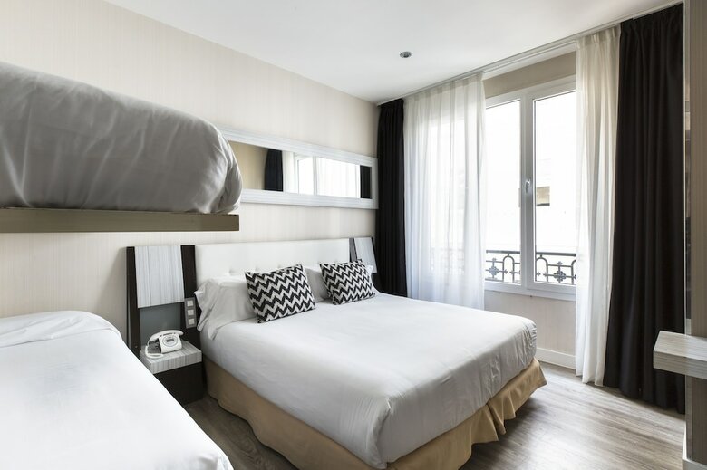 Hotel Petit Palace Triball
