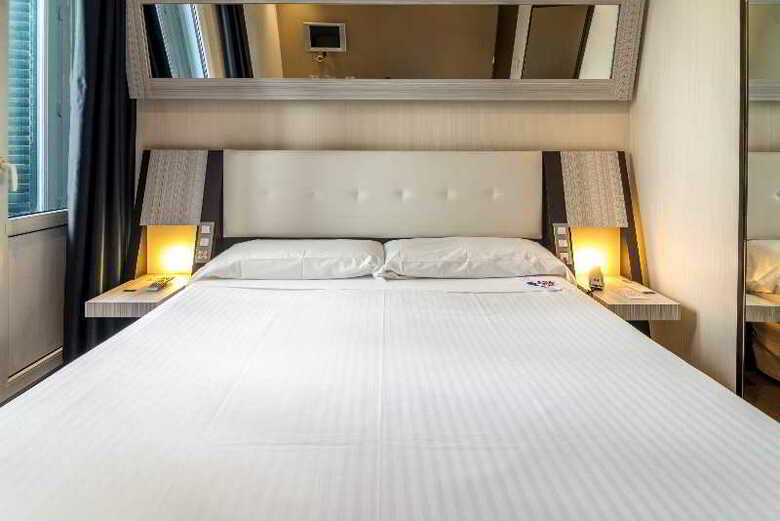 Hotel Petit Palace Triball